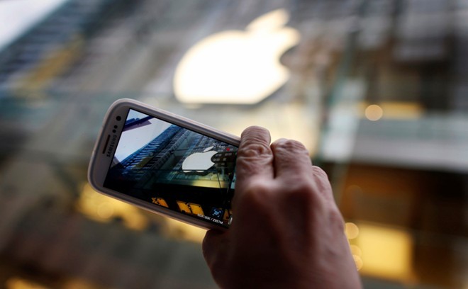 2014 sẽ là năm Apple và Samsung bắt chước lẫn nhau Liệu Apple và Samsung có thành công với những sản phẩm mang tính cách mạng trong năm 2014? Ảnh: Bgr.