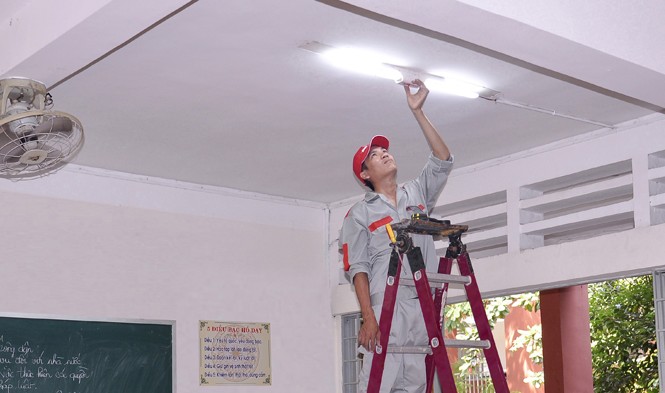 Đẩy mạnh chương trình “ánh sáng học đường” Đẩy mạnh chương trình “ánh sáng học đường”