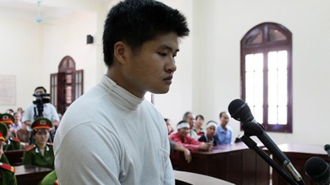 Cán bộ lâm trường dùng súng AK bắn người yêu lĩnh án Võ Minh Tuấn tại phiên tòa