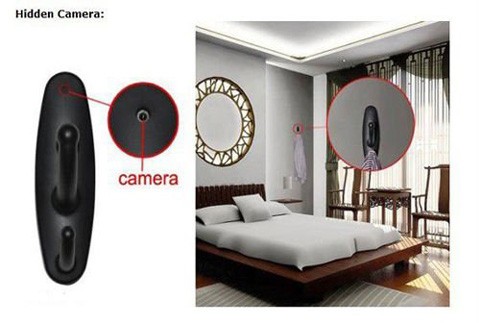 Sốc khi chủ nhà nghỉ dùng camera quay lén Chiếc móc áo nhỏ gọn, đơn giản cũng có thể ghi lại "hành trình mây mưa" của các khách hàng.
