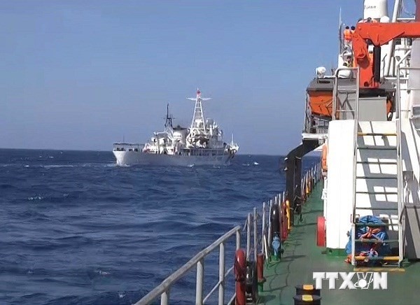 Việt Nam gửi thông cáo về tình hình Biển Đông lên Liên Hợp Quốc Tàu Trung Quốc tìm cách ngăn cản tàu chấp pháp Việt Nam (Ảnh: Công Định - Hữu Trung (TTXVN)