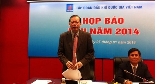 Chủ tịch 3 tập đoàn lớn nghỉ hưu Ông Phùng Đình Thực (người đứng) tại một buổi họp báo