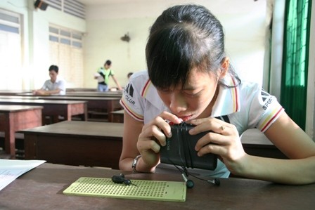 Đặc cách 6 thí sinh khiếm thị vào Đại học Huế Thí sinh khiếm thị thi vào Đại học Huế những năm trước
