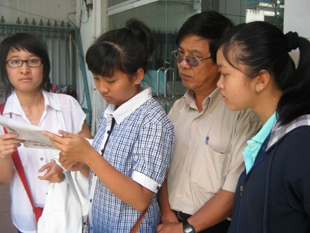 Mọi giá vào đại học, thất nghiệp tính sau Nhiều gia đình có suy nghĩ, con phải vào ĐH bằng mọi giá, thất nghiệp thì... tính sau. Ảnh minh họa
