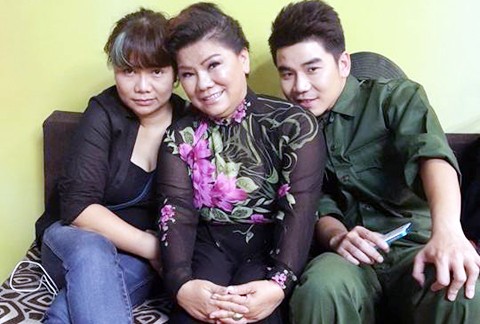 NSND Thanh Hoa chia sẻ về hôn nhân đổ vỡ của con trai NSND Thanh Hoa cùng con gái Phan Huyền Thư và con trai Tôn Sơn.