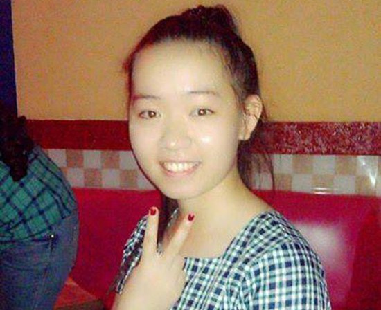 Nữ sinh mắc bệnh tim trở thành thủ khoa ĐH Kinh tế Đà Nẵng Thời gian nghỉ hè, Hương tranh thủ làm gia sư kiếm tiền để trang trải cho học kỳ sắp tới.