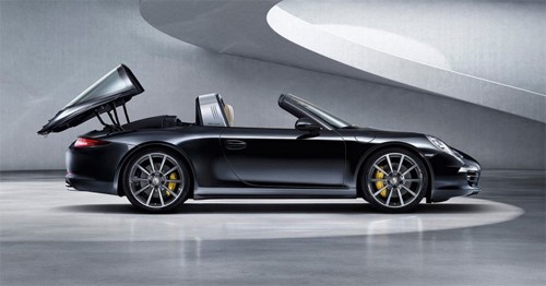 Xe mui trần ngày càng ế ẩm Porsche 911 Targa gây ấn tượng khi chiếc mui chuyển động.