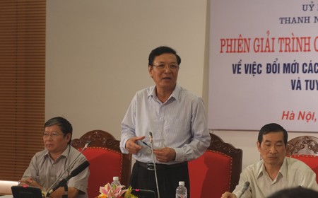 Bộ trưởng Bộ GD&ĐT Bộ trưởng Bộ GD-ĐT Phạm Vũ Luận giải trình về đổi mới thi tốt nghiệp THPT và tuyển sinh ĐH, CĐ sáng 23/9. Ảnh: VietNamNet.