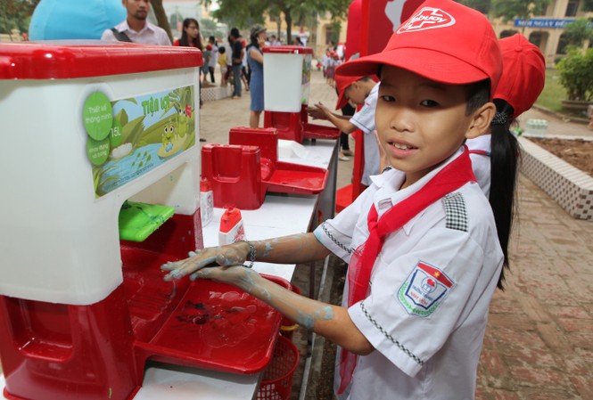 “Biệt đội tay sạch” hành động vì sức khỏe cộng đồng Rửa tay với xà phòng giúp tránh nhiều bệnh.