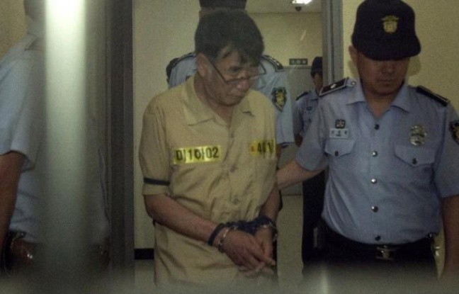 Thuyền trưởng phà Sewol bị đề nghị án từ hình Lee Joon- Seok, thuyền trưởng phà Sewol được dẫn đến tòa án Gwangju, Hàn Quốc hôm 27/10