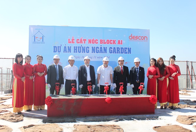 Nhiều khách hàng được vay gói tín dụng 30.000 tỷ để mua nhà Lễ cất nóc dự án Hưng Ngân Garden.