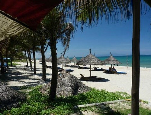 Cửa Đại vào danh sách những bãi biển hàng đầu châu Á Nét hoang sơ là một trong những yếu tố thu hút du khách tới biển Cửa Đại.