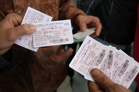 Hàng trăm người 'vây' ga Sài Gòn đòi trả vé Hàng trăm người 'vây' ga Sài Gòn đòi trả vé