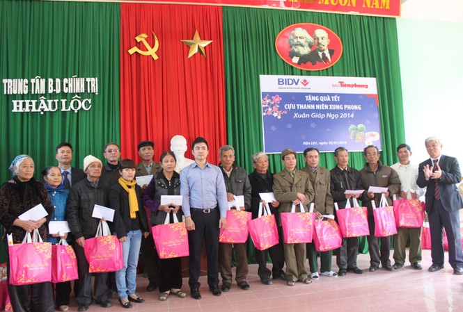 BIDV và báo Tiền Phong trao quà Tết cho cựu TNXP BIDV và Báo Tiền Phong trao quà cho cựu TNXP tại Thanh Hóa