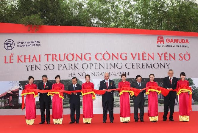 Công viên xanh lớn nhất Hà Nội mở cửa Bí thư Thành ủy Hà Nội Phạm Quang Nghị, Chủ tịch UBND TP.Hà Nội Nguyễn Thế Thảo, Thủ tướng Malaysia và nhiều đại biểu khác cùng cắt băng mở cửa công viên Yên Sở
