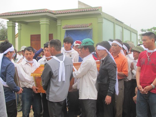 Bản tin 8H: Công an điều tra vụ bệnh nhân tử vong sau tiêm Nạn nhân Hồ Văn Trường tử vong sau khi tiêm.
