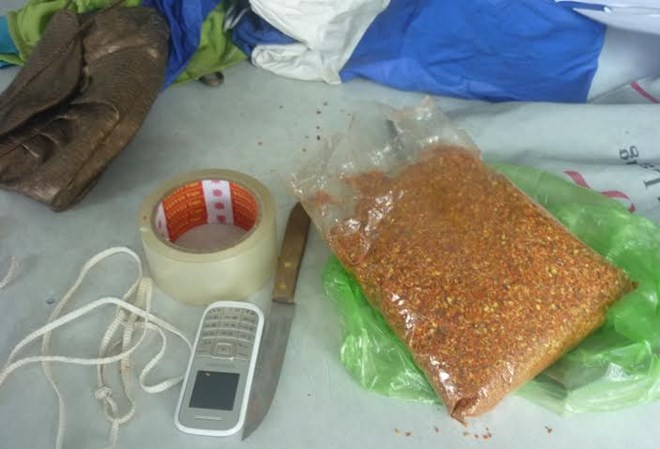 Hai anh em ruột mang ớt bột đi cướp Tang vật được các đối tượng sử dụng đi gây án. Ảnh: Báo Đồng Nai