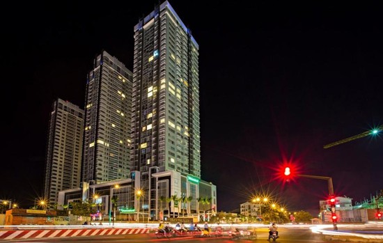 Công bố cất nóc giai đoạn 2 dự án Sunrise City Sunrise City có quy mô gần 500.000m2 nằm trên mặt tiền đường Nguyễn Hữu Thọ