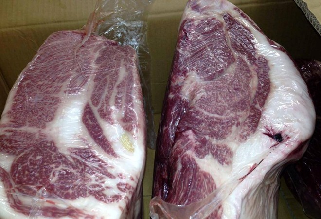 Thịt bò Kobe 'xách tay' giá gần 5 triệu đồng/kg Thịt bò Kobe có giá 200 USD/kg, tương đương gần 5 triệu đồng đang được bán tại Việt Nam.