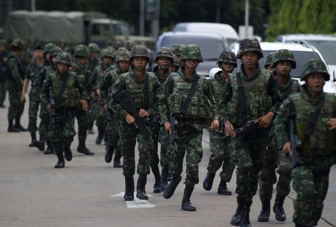 Quân đội Thái Lan tuyên bố đảo chính Binh sĩ Thái Lan tại Bangkok hôm nay, 22/5.
