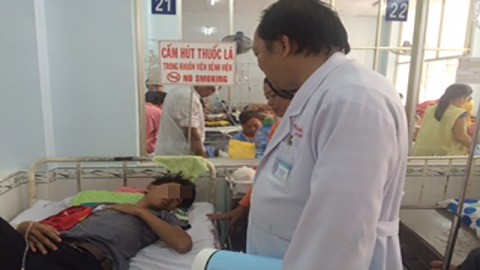 Không làm giúp bài thi, bị bạn đánh chấn thương sọ não D. đang nằm điều trị tại khoa Chấn thương sọ não BV Chợ Rẫy. Ảnh: Thanh Huyền/ VietNamNet