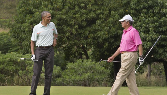 Tổng thống Mỹ Obama chơi golf với Thủ tướng Malaysia Tổng thống Obama và Thủ tướng Najib trên sân golf ngày 24/12.