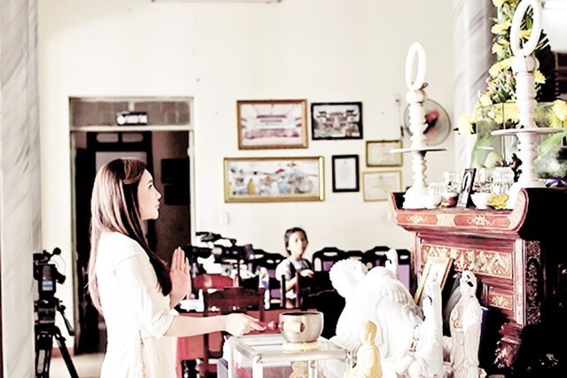 Hồ Quỳnh Hương: 'Bạn trai tôi thẳng tính đến nỗi làm tôi tự ái' Ca sỹ Hồ Quỳnh Hương cho rằng, từ ngày đến với Phật pháp, chị đã có nhiều thứ hơn (ảnh nhân vật cung cấp).