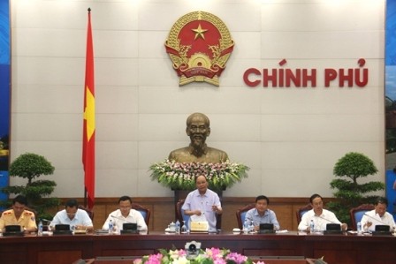 Phó Thủ tướng: Mở chiến dịch kiểm tra “xe vua” Phó Thủ tướng Nguyễn Xuân Phúc chỉ đạo kiên quyết xử lý "xe vua" (ảnh: Bộ GTVT)
