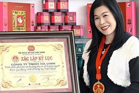 Bộ Ngoại giao thông tin về 3 vụ người Việt thiệt mạng ở nước ngoài Nữ doanh nhân Hà Thúy Linh (thường gọi là Hà Linh, 45 tuổi, quê quán Đồng Tháp), Giám đốc Công ty TNHH Hà Linh, Phó Chủ tịch Hội Doanh nghiệp trẻ tỉnh Lâm Đồng, tử vong đột ngột khi đang đi Trung Quốc mở rộng thị trường tiêu thụ trà.