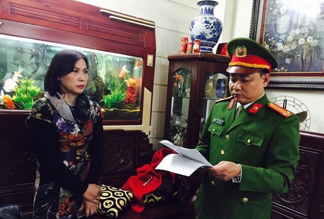 Bắt giám đốc công ty khai thác cát trái phép trên sông Hồng Đọc Lệnh bắt bị can để tạm giam đối với bà Phạm Thị Nguyệt Nga