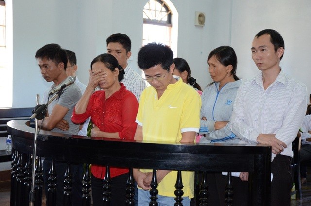 Bị cáo Trần Minh Lợi lĩnh 4 năm 6 tháng tù giam Các bị cáo tại phiên tòa