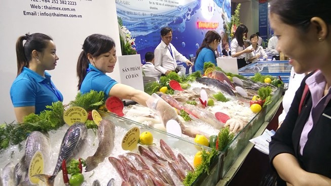 Mỗi tháng người Việt chi gần 140 triệu USD nhập tôm, cá Việt Nam nhập nhiều tôm sú từ Ấn Độ do nguyên liệu trong nước không đủ để chế biến xuất khẩu.