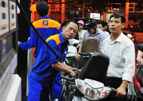 Giá xăng có thể được giữ nguyên vào ngày mai Giá xăng có thể đứng yên vào ngày mai.