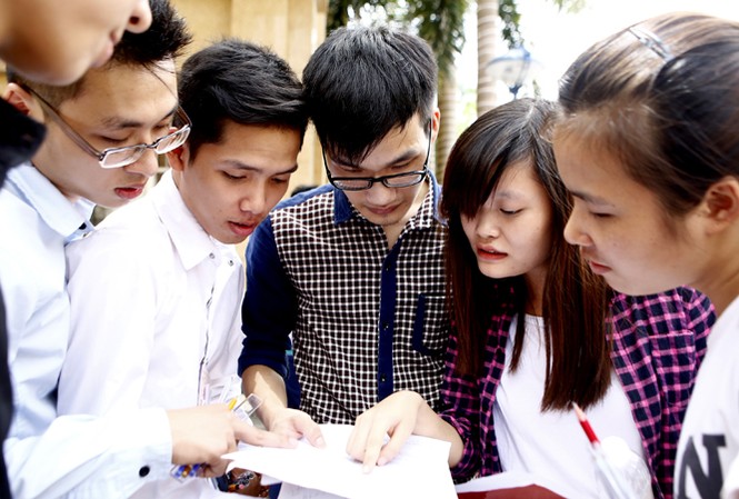 Đề thi môn Toán có tính phân loại cao Thí sinh sau giờ thi môn Toán sáng 4/7. Ảnh: Như Ý