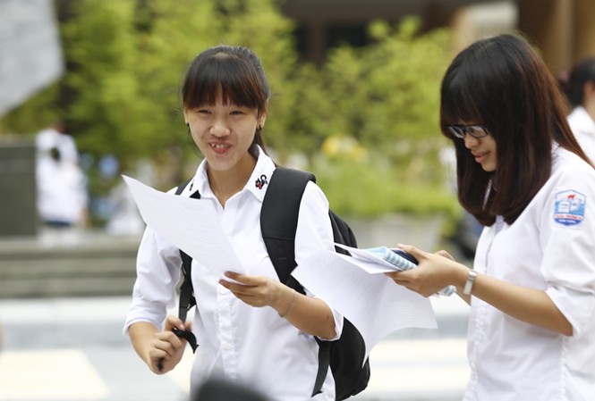 Đề Toán khối B, D: Thí sinh đau đầu vì câu quá khó Thí sinh sau giờ thi sáng 9/7. Ảnh: Như Ý