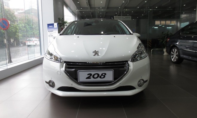 Trường Hải công bố 2 mẫu xe ô tô Peugeot đời mới Peugeot 208 có giá 948 triệu đồng.
