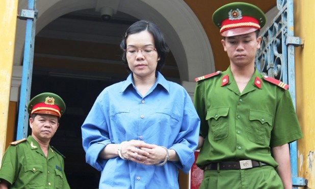 Đề nghị hủy án, điều tra Huyền Như tội tham ô tài sản Bị cáo Huyền Như đối mặt tội danh tham ô tài sản. Ảnh: Việt Văn