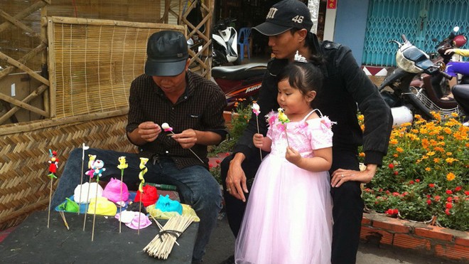 Đầu năm nhộn nhịp các gian hàng truyền thống ở Cần Thơ Nặn tò he