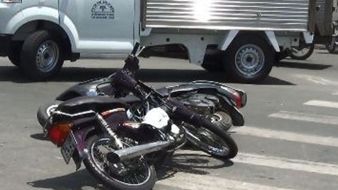 Bắt tên cướp táo tợn giật dây chuyền giữa trưa Hiện trường vụ việc.