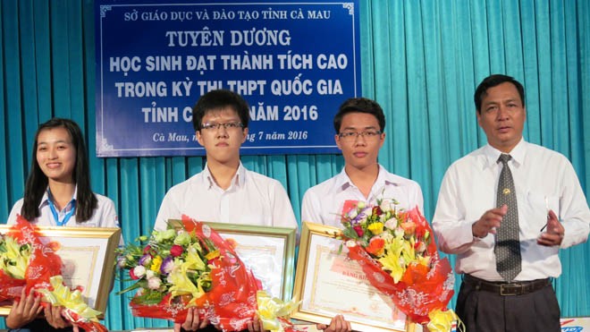 Lộ diện các cao thủ kỳ thi THPT ở Cà Mau Học sinh đạt thủ khoa, á khoa và học sinh vượt khó đạt điểm cao.