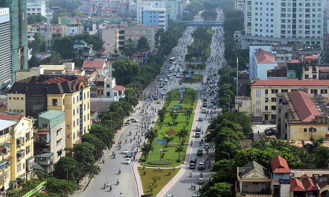 Hà Nội có nhiều dự án 'cắt cỏ, tỉa cây' giá hàng chục tỷ đồng Phố Nguyễn Chí Thanh.