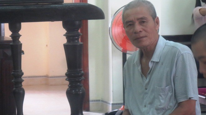 Bé gái 12 tuổi bị ông lão hiếp dâm mang bầu Bị Cáo Được trước vành móng ngựa.