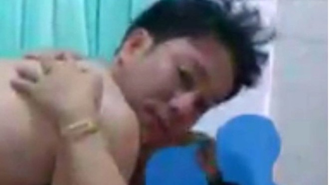 Bí ẩn người phát tán clip sex của vị phó giám đốc Cảnh ân ái của ông Viễn được cắt ra từ clip.