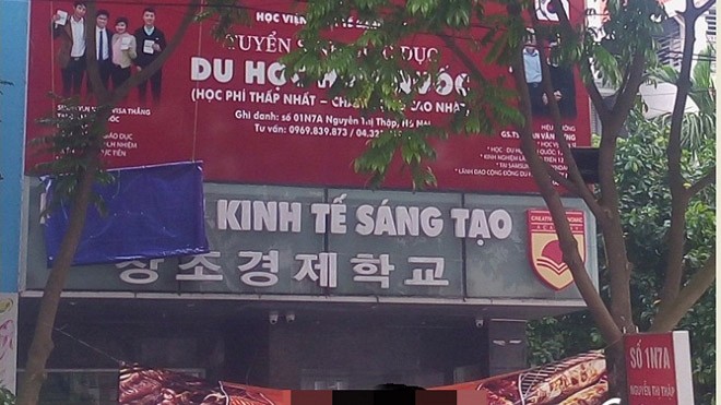 Che biển 'Học viện', chưa bỏ học hàm Giáo sư trên website Chữ "Học viện" trên tấm biển đã được che lại. Ảnh: VTC News