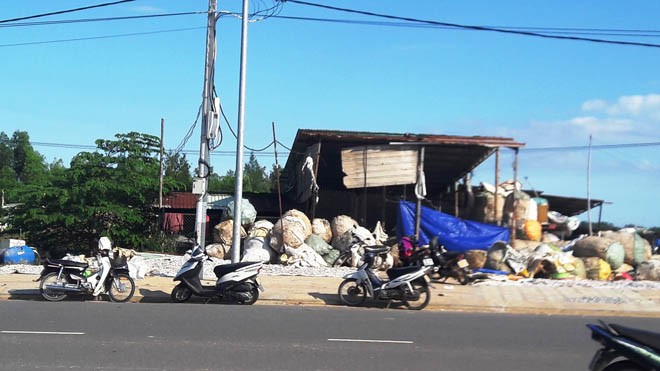 Một phụ nữ bị máy nghiền phế liệu nghiền đứt hai chân Một phụ nữ bị máy nghiền phế liệu nghiền đứt hai chân