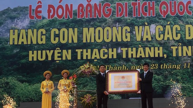 Hang Con Moong được công nhận bằng di tích quốc gia đặc biệt Thanh Hóa đón nhận Bằng di tích quốc gia đặc biệt hang Con Moong và các di tích vùng phụ cận. Ảnh: Hoàng Lam