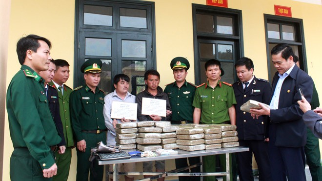 Bắt 2 đối tượng người Lào vận chuyển 60kg cần sa Tang vật vụ án.