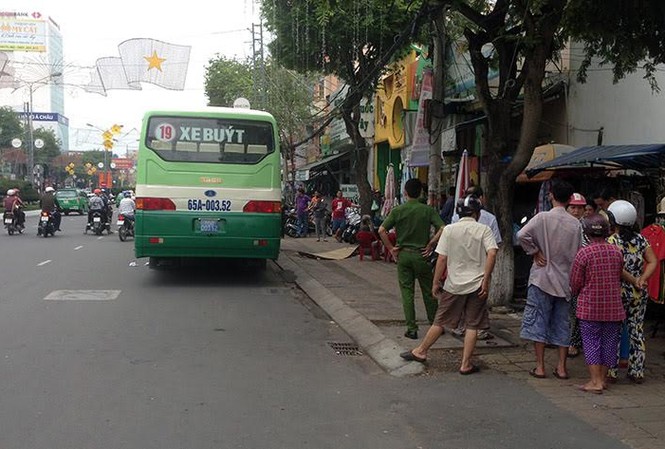 Người đàn ông đột tử khi vừa bước xuống xe buýt ở Cần Thơ Hiện trường vụ việc