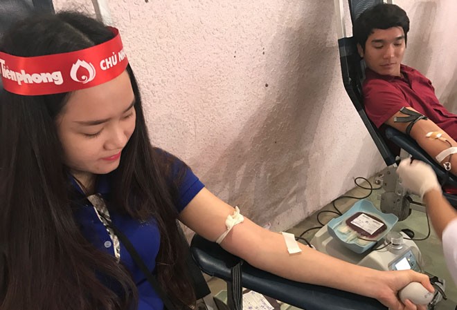 Chủ Nhật Đỏ tại Quảng Bình thành công ngoài mong đợi Lực lượng sinh viên Đại học Quảng Bình chiếm hơn 2/3 lượng máu được hiến tặng
