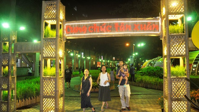 Đàn gà và cánh đồng lúa giữa lòng TPHCM Đàn gà và cánh đồng lúa giữa lòng TPHCM